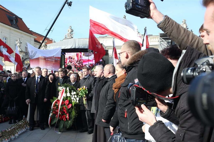 Kaczyński poruszony. Nie był w stanie przemawiać?