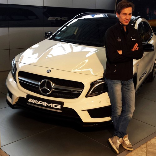 Kamil Stoch i mercedes GLA 45 AMG