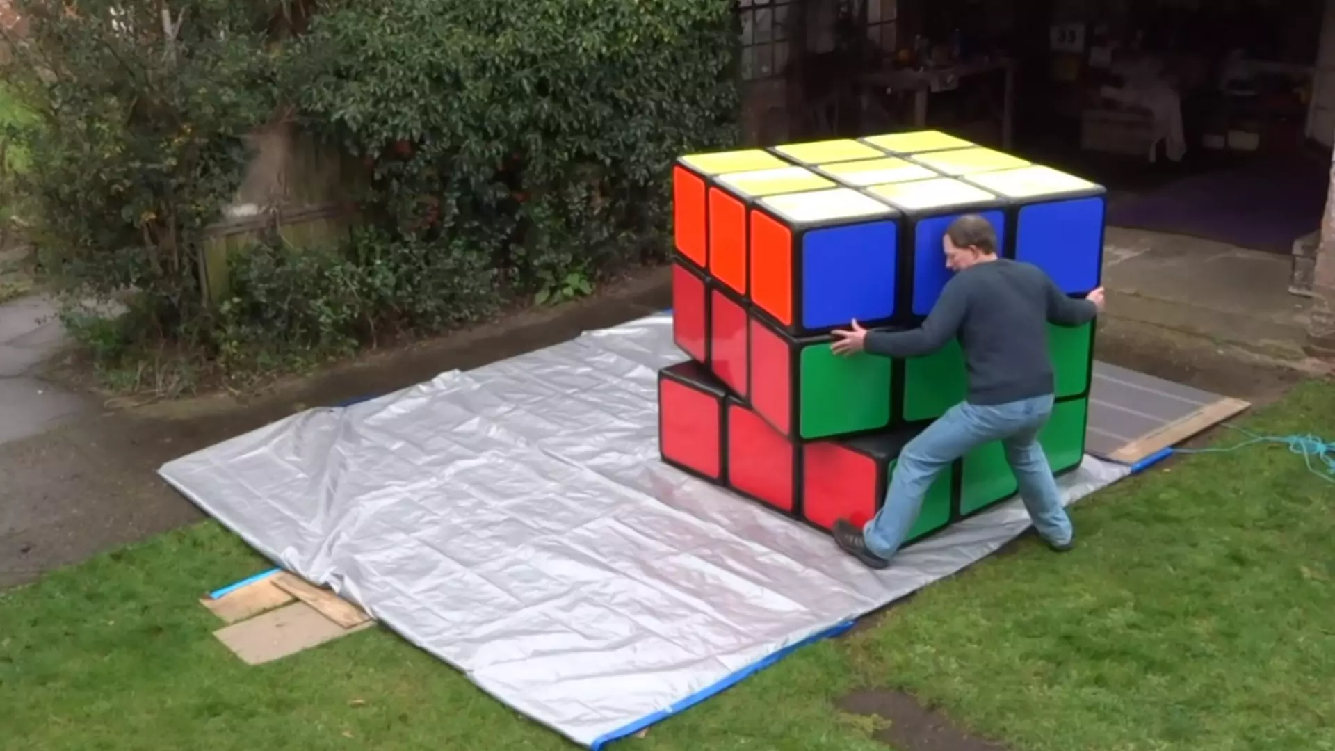 Największa Kostka Rubika na świecie? Waży 100 kg i jest 20.000 razy większa od oryginału!