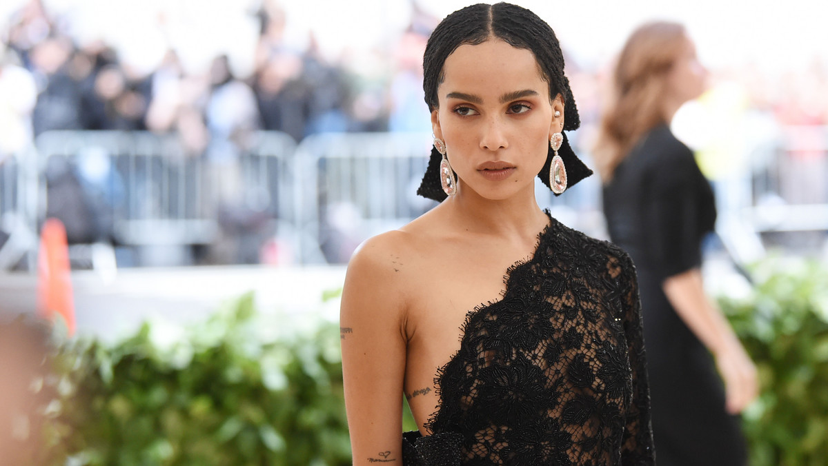 Zoë Kravitz w rozmowie z magazynem "Rolling Stone" przyznała, że była molestowana przez reżysera, gdy miała 19-20 lat. Aktorka nie zdecydowała się jednak podać jego nazwiska, tłumacząc, że "nie chce rujnować nikomu życia".