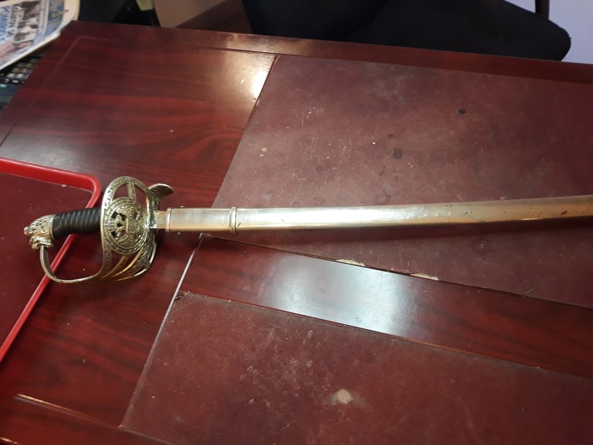 Oficirski mač iz međuratnog perioda