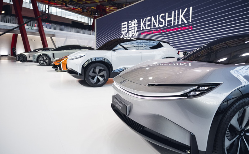 Toyota wprowadzi przynajmniej 6 nowych modeli samochodów elektrycznych