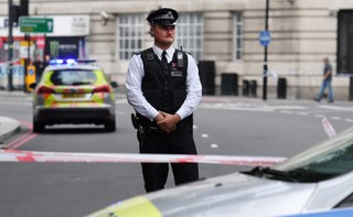 Londyn: Policja zidentyfikowała podejrzanego ws. zamachu. Trwają przeszukiwania trzech domów