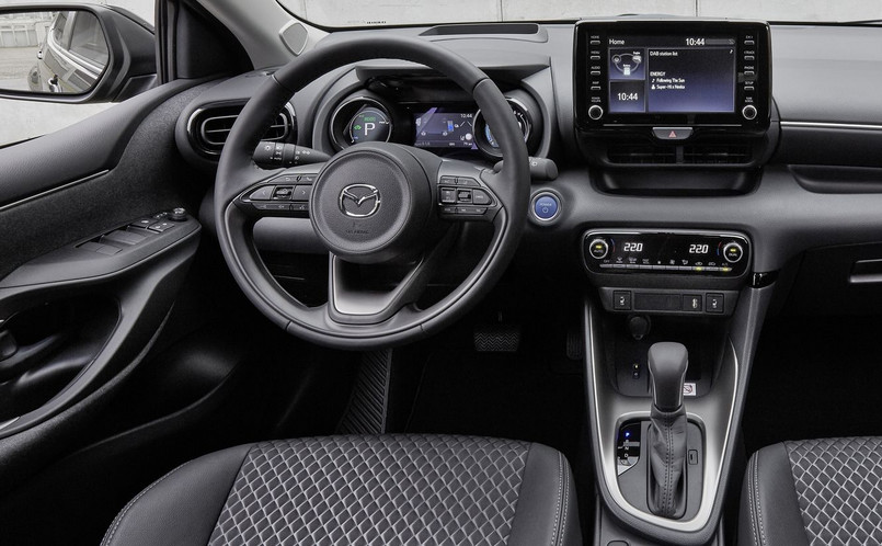 Mazda 2 nowej generacji została hybrydą