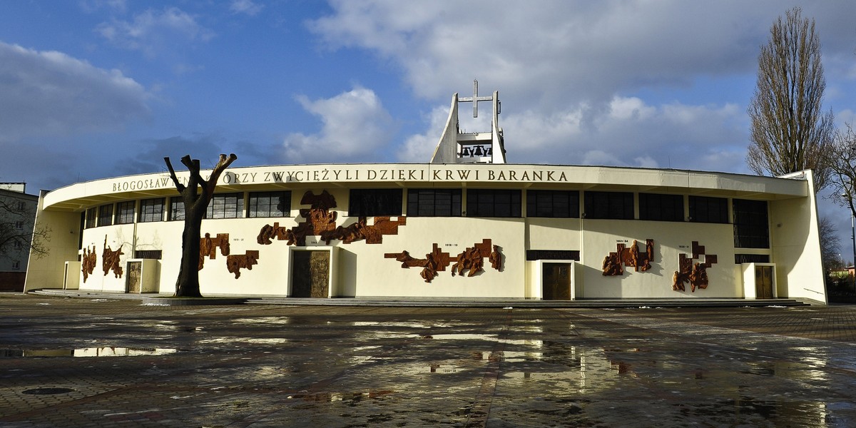 Bydgoszcz. Skandal w parafii na Wyżynach. Ksiądz zapraszał ministrantów na "badanie"