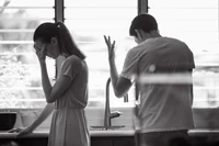 Kiedy Olek nagle powiedział, że odchodzi, Hanna się zaśmiała. A on mówił poważnie