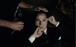 "Cristóbal Balenciaga". Jest zwiastun serialu o słynnym projektancie