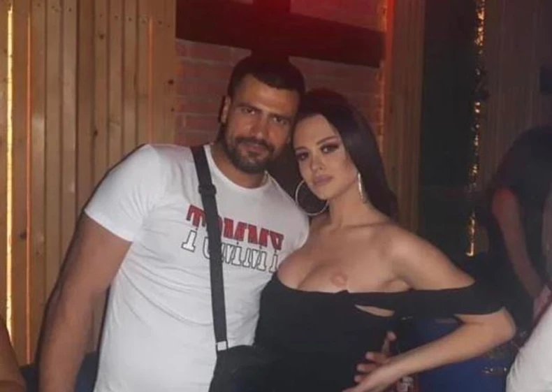 Tijana sa momkom koji je napravio haos na njenom nastupu