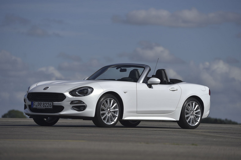 Mazda MX-5 kontra Fiat 124 Spider - takie same, a jednak inne