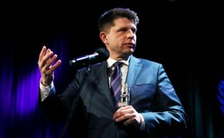 "Niech pani weźmie przykład z pana prezesa Kaczyńskiego". Ryszard Petru zdobywcą "Srebrnych Ust 2015"