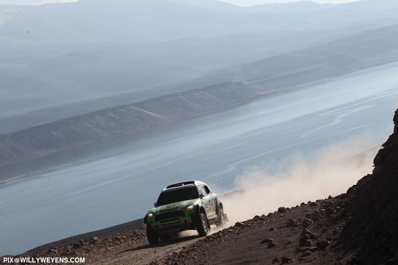 Dakar 2013: ciężarówka bez skrzyni, Małysz traci oddech (13. etap, wyniki, galeria)