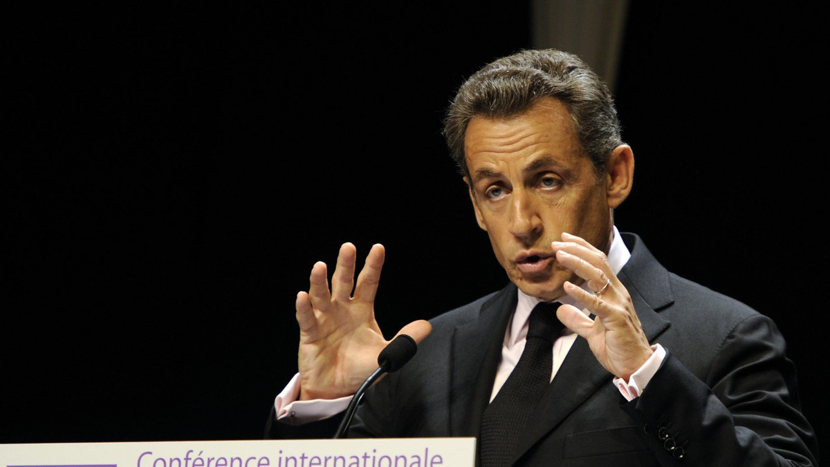 Prezydent Francji Nicolas Sarkozy powiedział, że jego kraj będzie kontynuował operacje militarne w Libii w ramach mandatu ONZ tak długo, jak będzie to niezbędne. Sarkozy przyjął tego dnia Mahmuda Dżibrila z powstańczej Narodowej Rady Libijskiej.