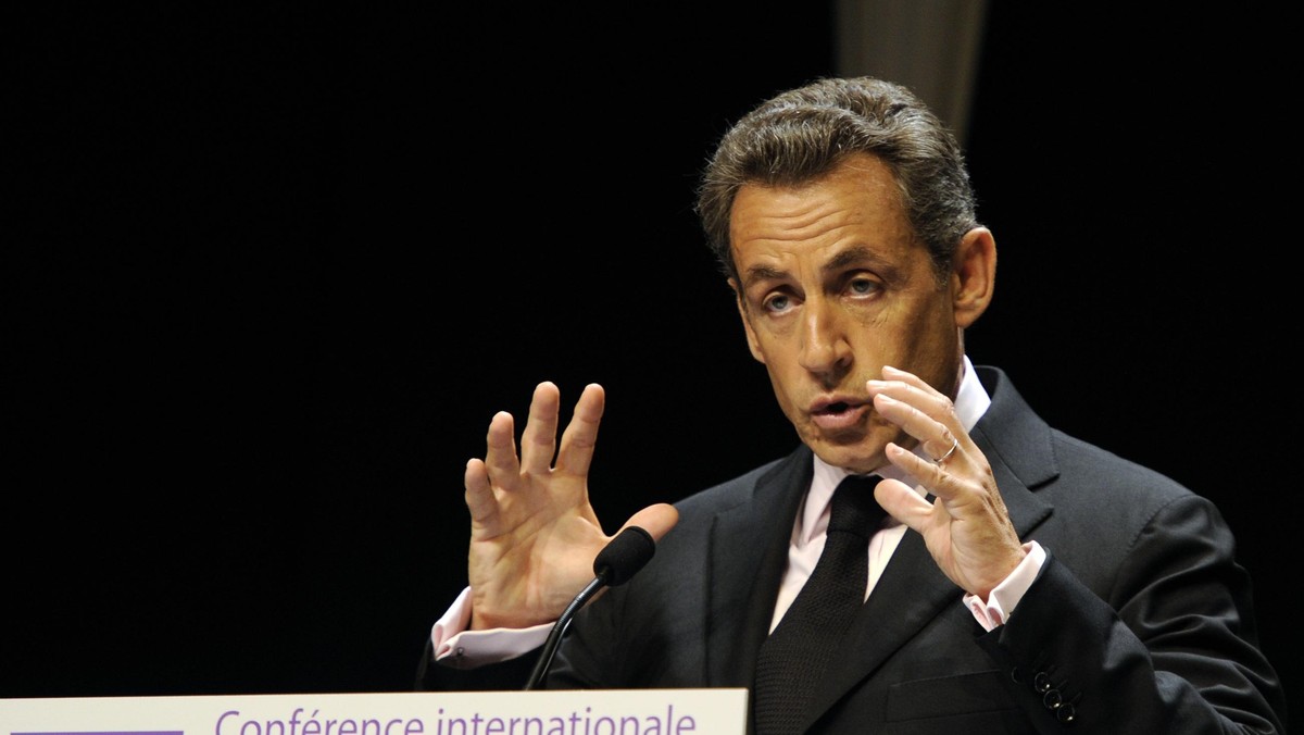 Prezydent Francji Nicolas Sarkozy, znany dotąd jako fan popkultury, przeistoczył się ostatnio w namiętnego wielbiciela ambitnych lektur i trudnego kina - twierdzą francuskie media. Jedni tłumaczą to wpływem jego żony Carli, inni - przyczynami politycznymi.