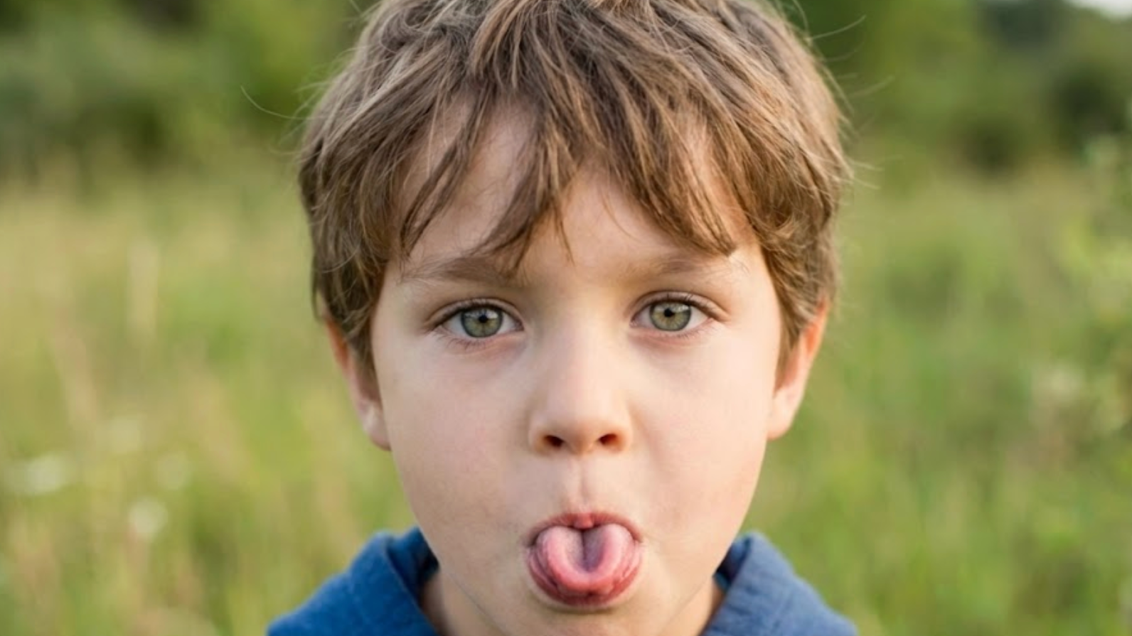 Dokážete takto ohnúť jazyk?