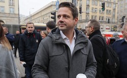 Trzaskowski o Morawieckim: Okazał się samozadowolonym dzieckiem tak nielubianej przez PiS III RP i ludzie to widzą