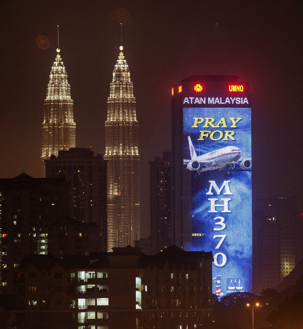 Prośba o modlitwę za pasażerów zaginionego Boeinga. Fot. EPA/AZHAR RAHIM/PAP/EPA
