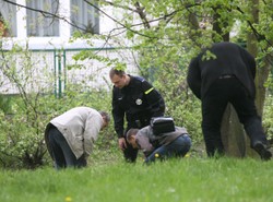 Myśliwy strzelał do samochodów i ludzi