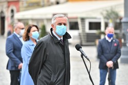 Prezydent Wałbrzycha: Uchwałą ws. obowiązkowych szczepień uderzyliśmy w alarmowy dzwonek