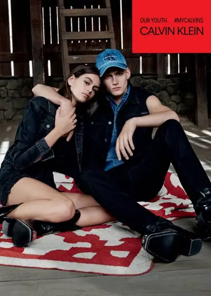 Kaia i Presley Gerber w kampanii Calvin Klein