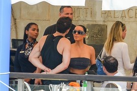 ŠOK! Orlando Blum LJUBI Kim Kardašijan, a samo što je raskinuo sa Kejti Peri! Prošle godine joj ODMERAVAO ZADNJICU iza leđa svoje bivše - sad je gleda kao BOGINJU i hemija pršti