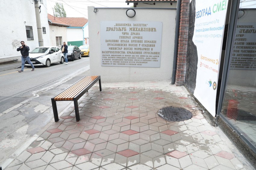 Članovi udruženja "Naša Drina" odmah su očistili plato gde je bila prosuta crvena farba