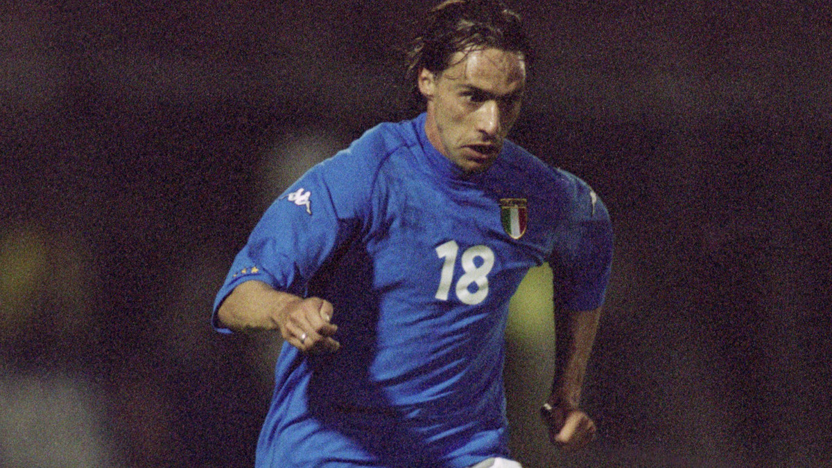 W przeszłości regularnie strzelał gole polskim drużynom w europejskich pucharach. W 1999 roku zdobył bramkę w meczu finałowym Pucharu UEFA. Reprezentował Włochy podczas MŚ 1998 i ME 1996. Występował w m.in Lazio, Fiorentinie oraz Parmie. Enrico Chiesa w rozmowie z legia.com ocenił Biancocelestich oraz szanse legionistów przed spotkaniem na Stadio Olimpico.