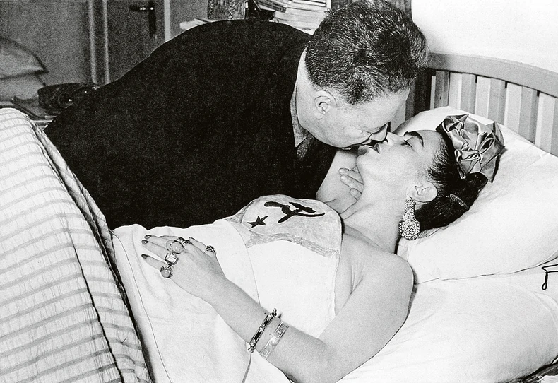 Brak sa Dijegom Riverom obeležila su brojna neverstva, razvod, pa ponovno venčanje, Fridine biseksualne afere i boemski život koji je vodila, njeno loše zdravlje i nemogućnost da ima decu