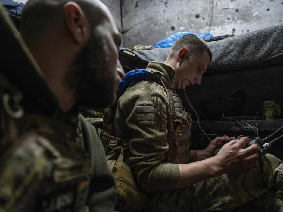 Ukrajinska vojska operiše FPV dronom iz skloništa u Kostjantinivki 19. aprila