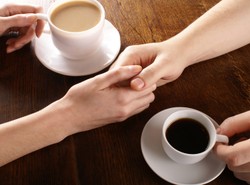 Pijąc kawę, patrz w oczy ukochanej