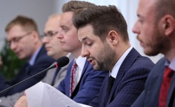 Kandydaci PiS mają małe szanse w walce o fotel prezydentów miast. SONDAŻ