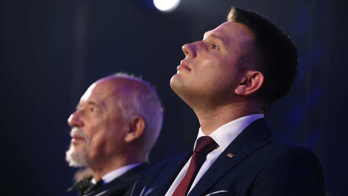 Janusz Korwin-Mikke i Sławomir Mentzen podczas wyborów nowych władz partii KORWiN, przekształconej później w Nową Nadzieję