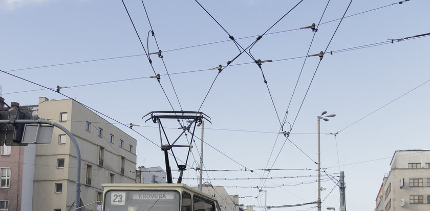 Tramwaje stanęły w korku przez...