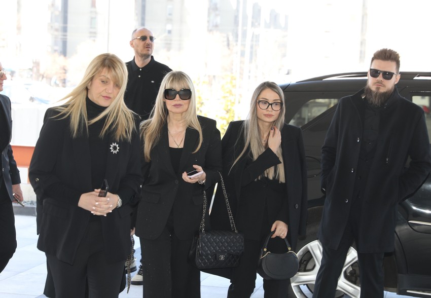 Suzana sa decom i snajom