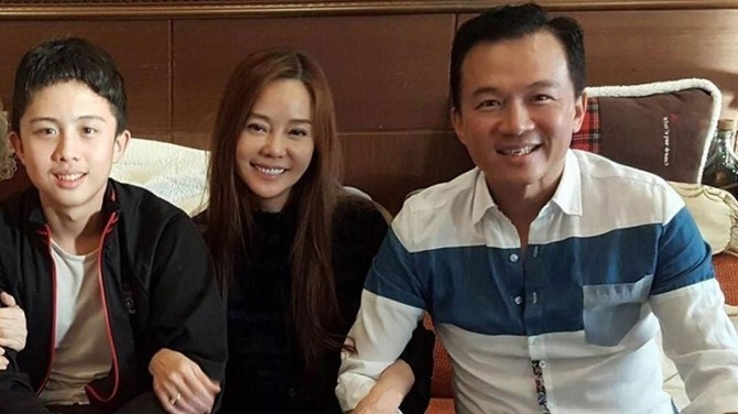 Di Jin, njen sin Edvard i suprug