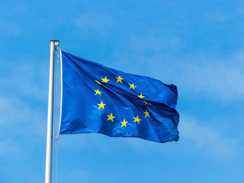 Brudziński broni flagi UE