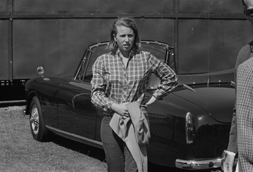 1967-ben nézőként vett részt egy pólómeccsen, ahol édesapja, Fülöp herceg játszott. Kockás inget és farmert visel. Mert miért ne? 
