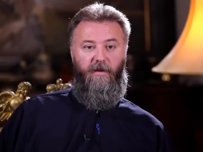 Poznati sveštenik otkrio šta se zapravo radi sa jelkom i badnjakom