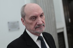 Macierewicz: Są dowody świadczące, że trzy osoby przeżyły katastrofę smoleńską