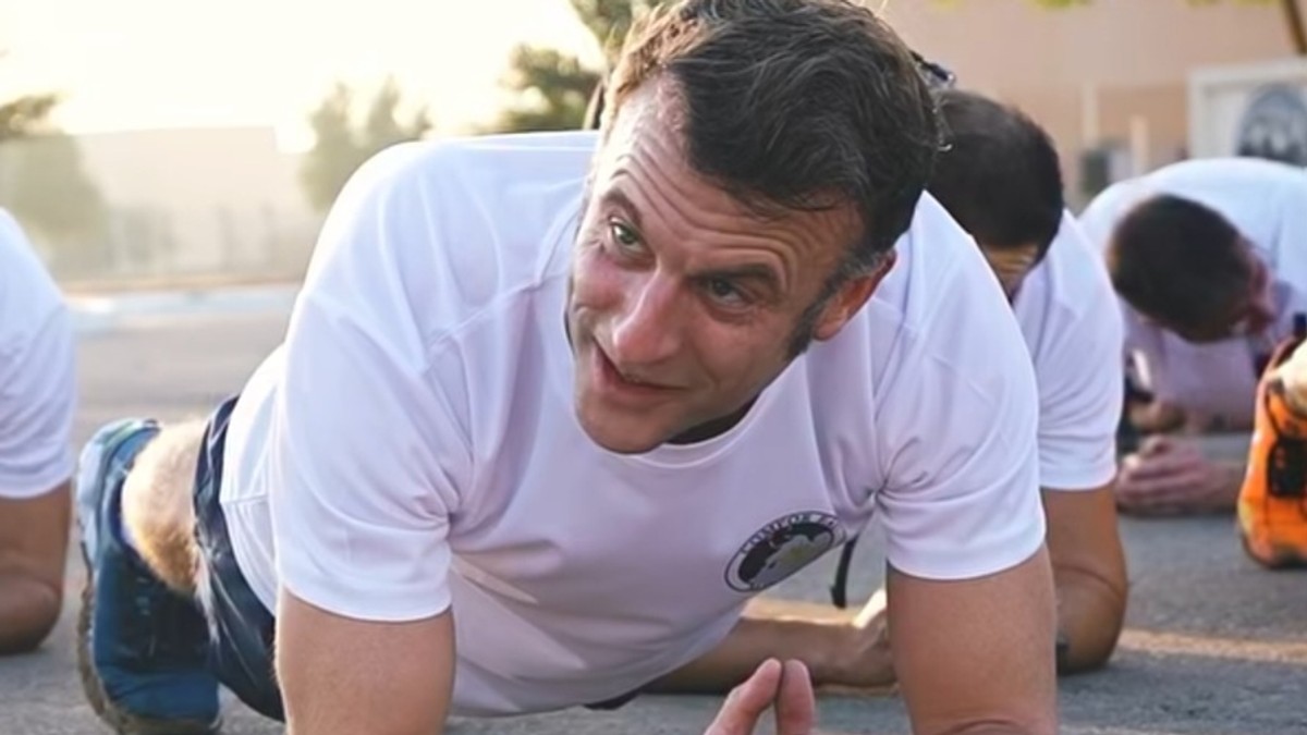 Emanuel Makron radi vežbe