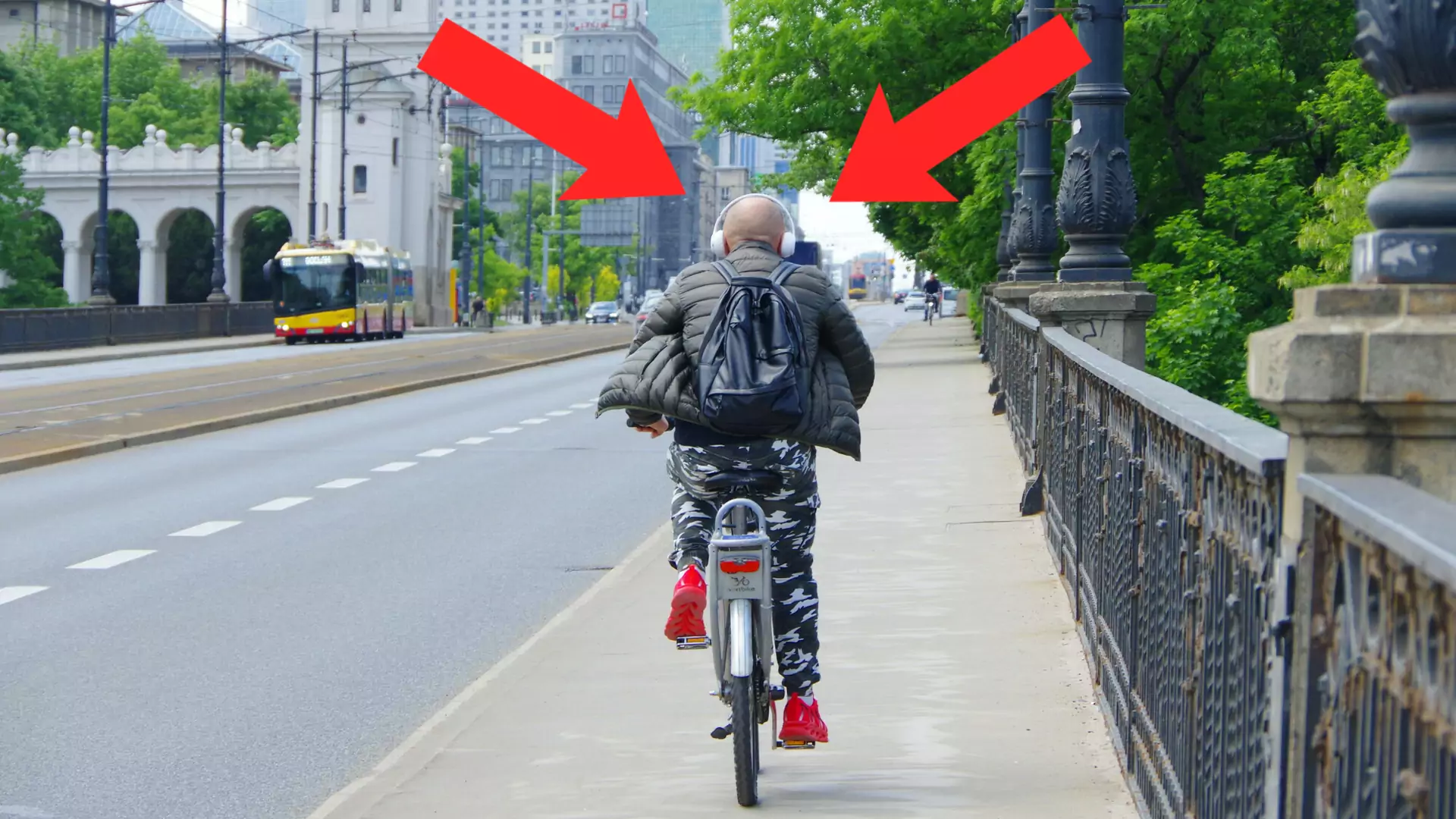 Pomysł zakazu jazdy rowerem w słuchawkach. "Absurdalna propozycja"