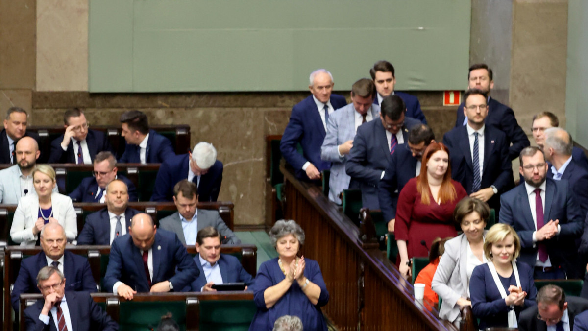 Najnowszy sondaż: tylko trzy partie w Sejmie