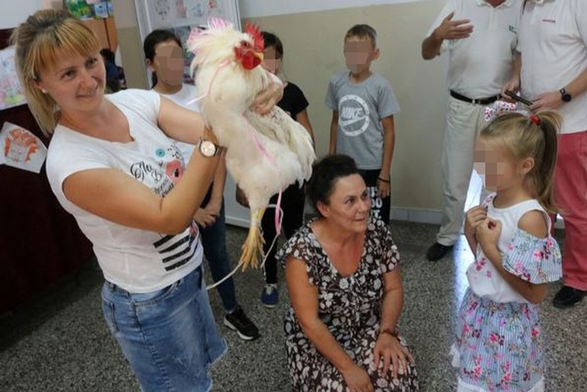 Učiteljica sa svojim poklonom
