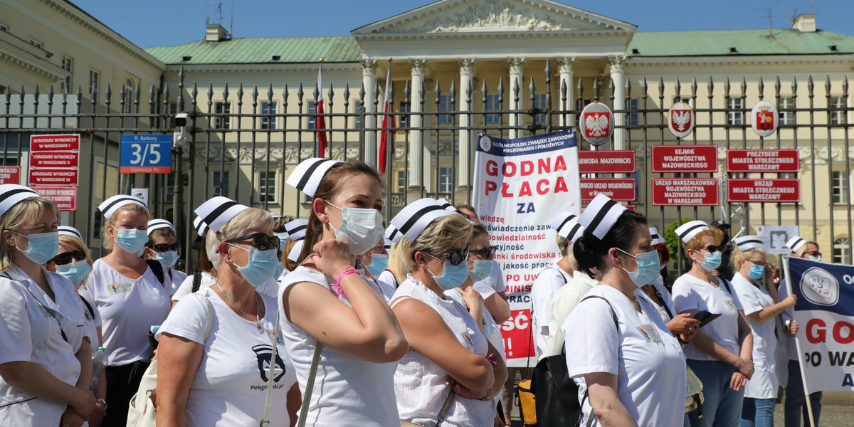 Pracownicy ochrony zdrowia zapowiadają wielki protest we wrześniu. Niektórzy prognozują, że jesienią czeka nas prawdziwa "hekatomba" w szpitalach i przychodniach.