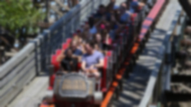 USA: Pasażerowie ewakuowani z roller coastera w parku Six Flags