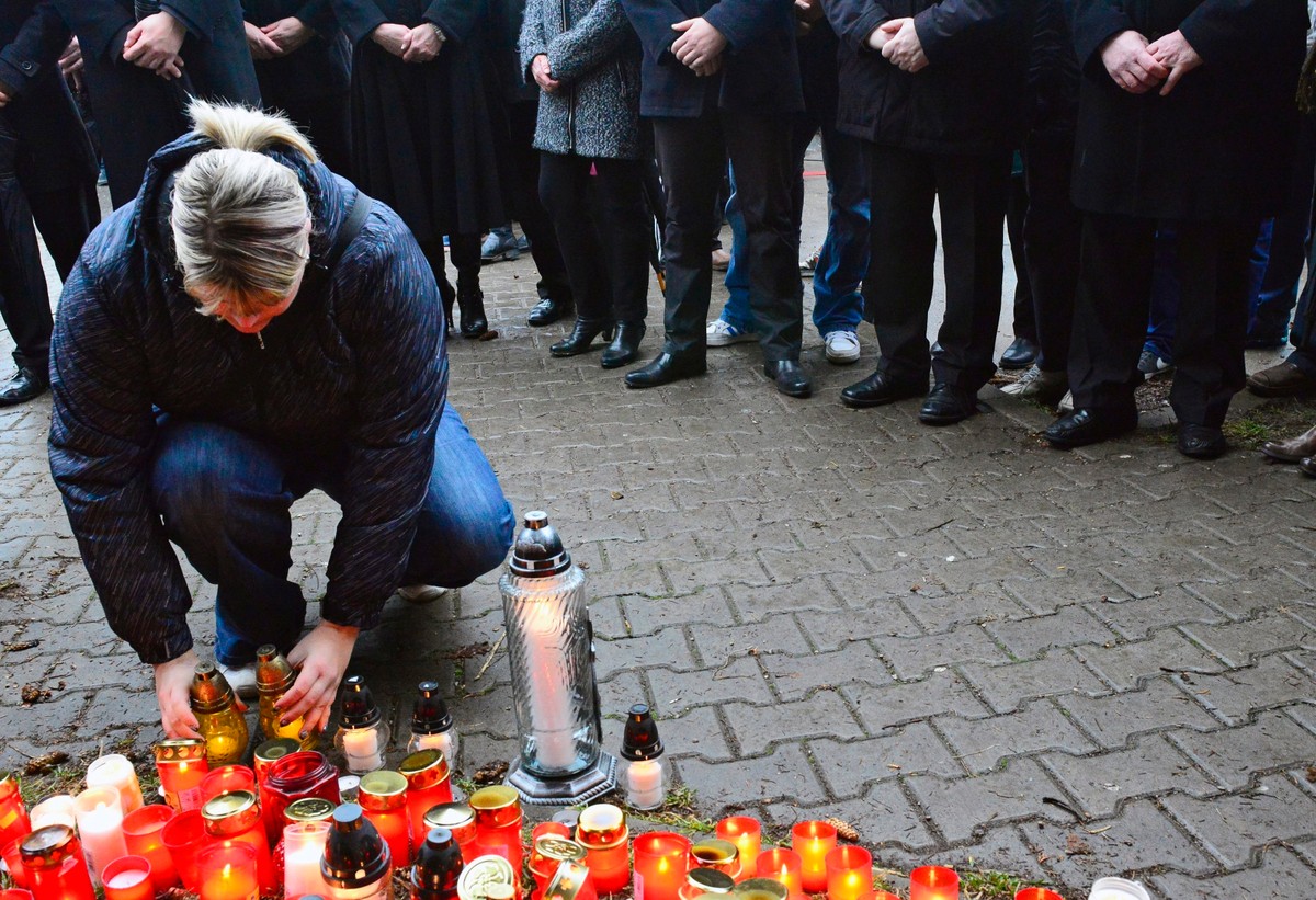 Czesi palą znicze w miejscu wczorajszej tragedii