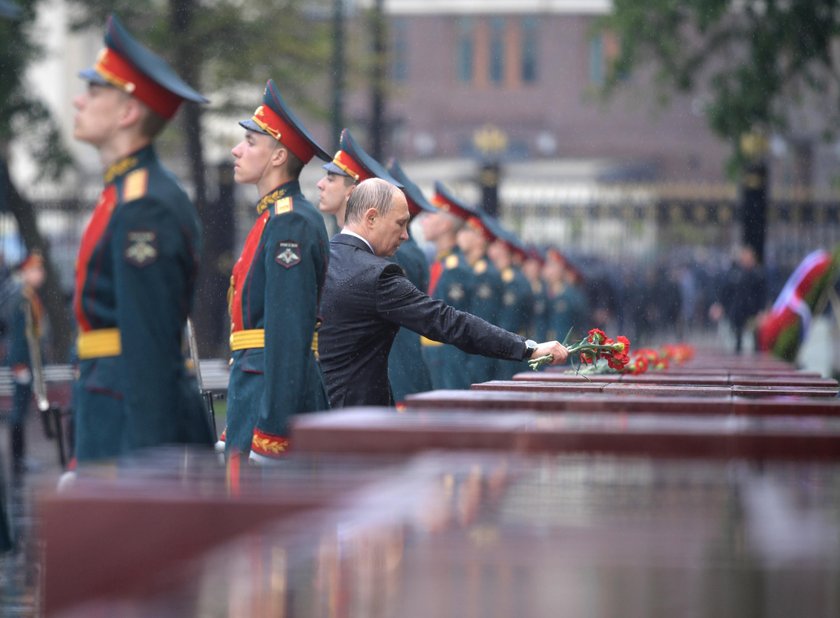 Władimir Putin nie chciał parasola podczas ceremonii upamiętniania ofiar II wojny światowej