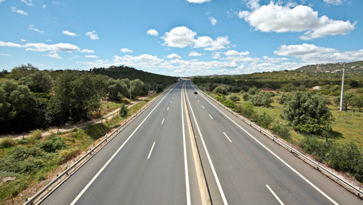 Zmiana organizacji ruchu czeka od poniedziałku kierowców na autostradzie A1 w Gliwicach. Obejmie rejon węzła drogowego na przecięciu z powstającym odcinkiem Drogowej Trasy Średnicowej.