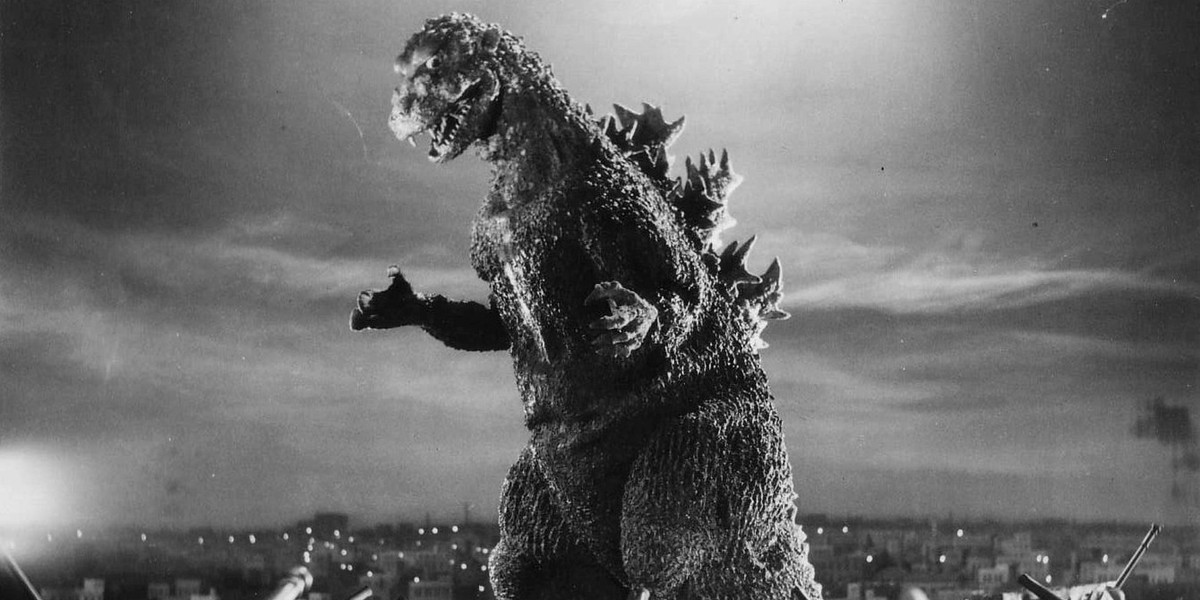 Historycznie niskie stopy procentowe i gargantuiczny skup obligacji. Brytyjczycy zaczęli walczyć z Brexitem. Na zdjęciu: Godzilla z 1954 r.