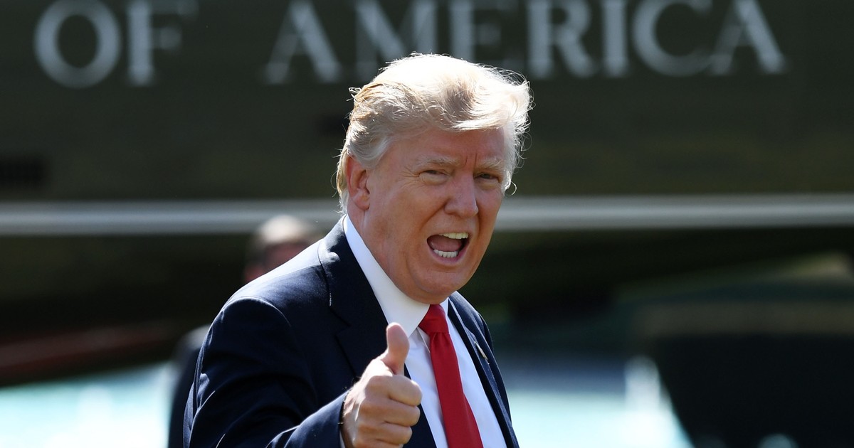 13 méteres, anyaszült meztelen szobrot emeltek Donald Trumpnak – fotó