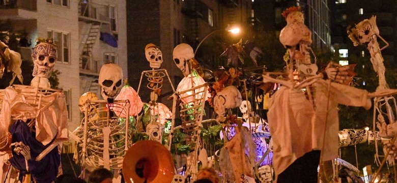 "Tchórzliwy akt terroru" nie złamał ducha nowojorczyków. Parada z okazji Halloween [FOTO]